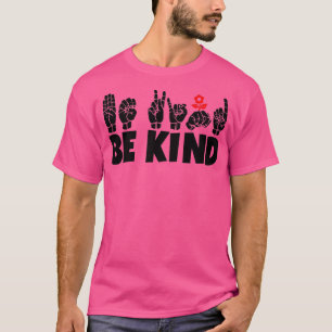 Camiseta Texto BE KIND y diseño ASL en blanco y negro 6