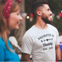 Camiseta Texto Blanco Negro Promovido A Papi Nueva Familia