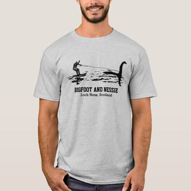 Camiseta Texto personalizado de Bigfoot y Nessie Loch Ness (Anverso)
