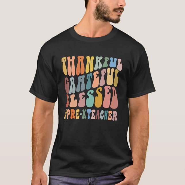 Camiseta Thankful Grateful Blessed Groovy Teaching Pre K Te (Anverso)