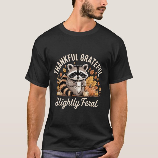 Camiseta Thankful Grateful Slightly Feral Raccoon Cozy Autu (Anverso)
