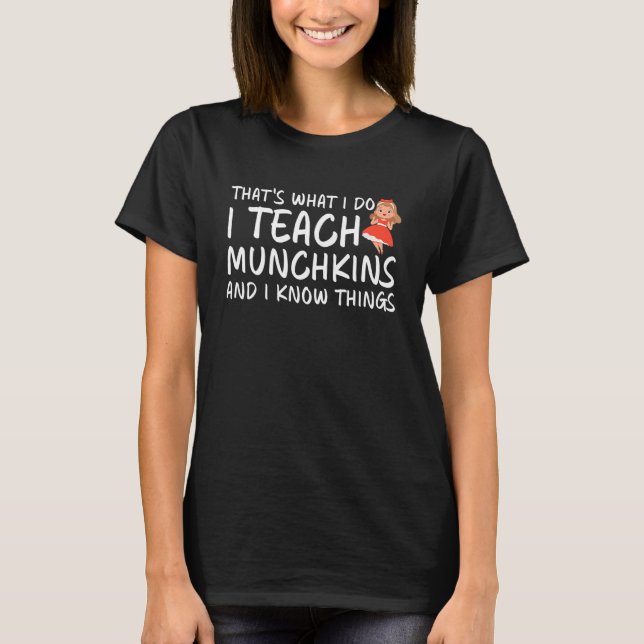 Camiseta Thatu2019 es lo que hago enseño a los Munchkins y  (Anverso)