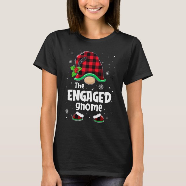 Camiseta The Engaged Gnome Buffalo Plaid Christmas Matching (Anverso)