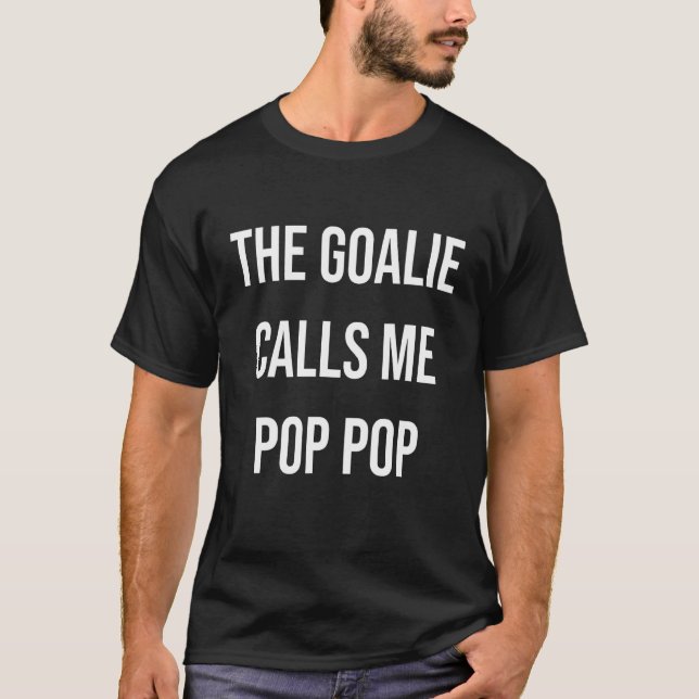 Camiseta The Goalie Calls Me Pop Pop Trendy Soccer (Anverso)