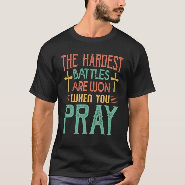 Camiseta The Hardest Battles Are Won When You Pray  Religio (Anverso)