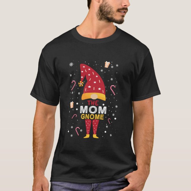 Camiseta The Mom Gnome Christmas Plaid Matching Family Funn (Anverso)