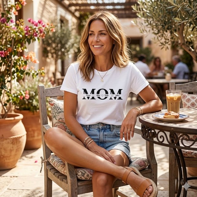 Camiseta The MOM Signature: Personalized Name Tee (Subido por el creador)