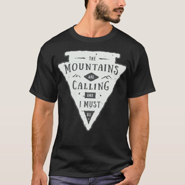 Camiseta The mountains are calling and i must fatigue adven (Anverso)
