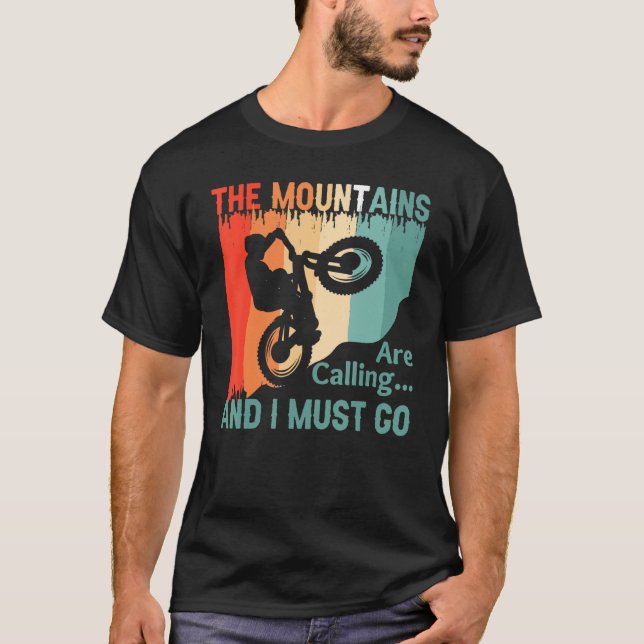 Camiseta The Mountains Are Calling and I Must Go Mountain B (Anverso)