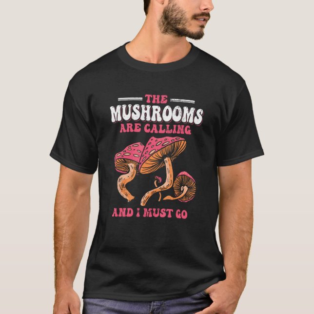 Camiseta The Mushrooms Are Calling And I Must Go (Anverso)