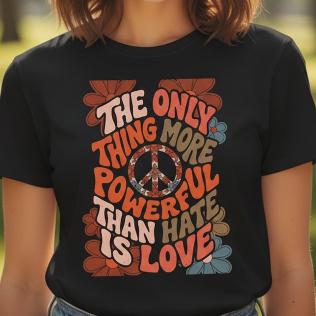 Camiseta The Only Thing More Powerful Than Hate Is Love  (Subido por el creador)