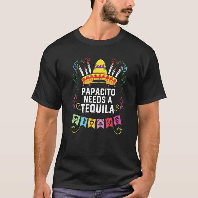 Camiseta The Papacito Needs A Tequila Alcoholic Tequila Dri (Anverso)