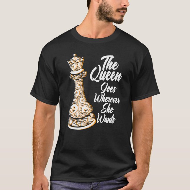 Camiseta The queen goes wherever she wants chessmen chess p (Anverso)