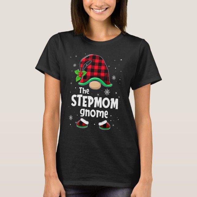 Camiseta The Stepmom Gnome Buffalo Plaid Christmas Matching (Anverso)