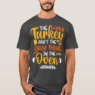 Camiseta The Turkey Ain't the Only Thing in the Oven Pregna