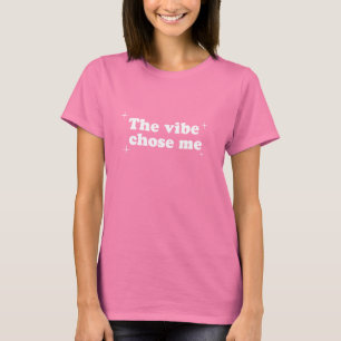 Camiseta The Vibe Chose Me — Retro Bold Yellow Funny Quote