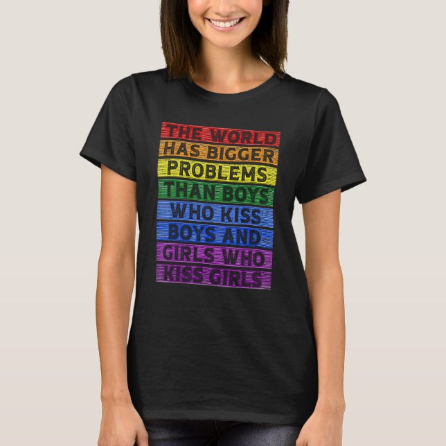 Camiseta The World Has Bigger Problems LGBT Gay Pride Flag  (Anverso)