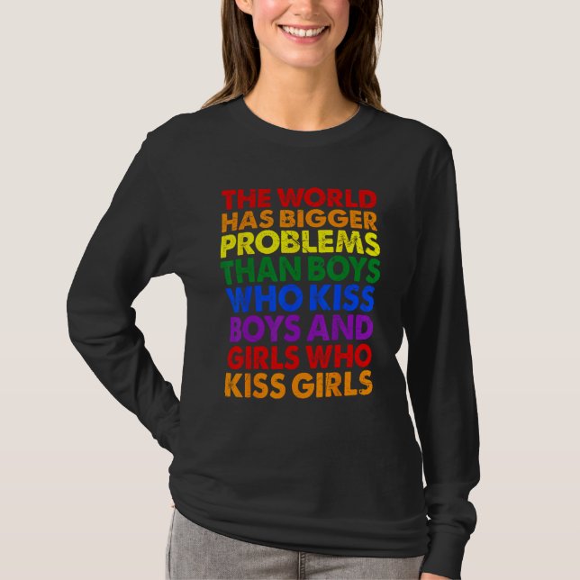 Camiseta The World Has Bigger Problems LGBT Rainbow Flag Re (Anverso)