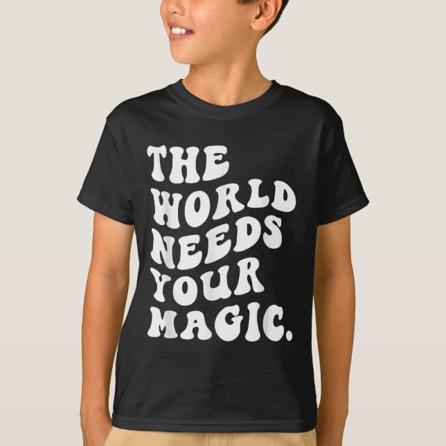 Camiseta The World Needs Your Magic Motivational Retro  (Anverso)
