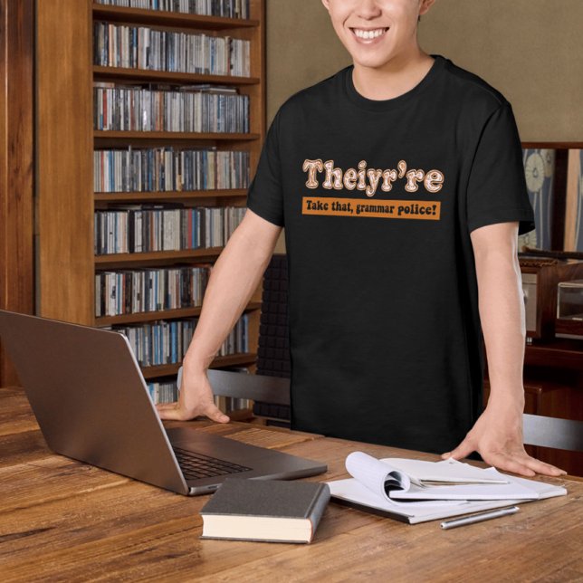 Camiseta Theiyr es profesor de inglés Grammar Police (Subido por el creador)