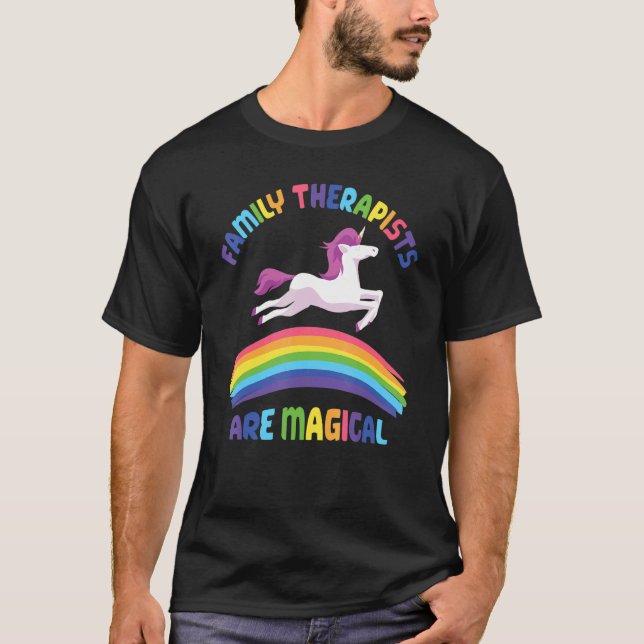 Camiseta Therapist Are Magical   Unicorn Family Therapist (Anverso)