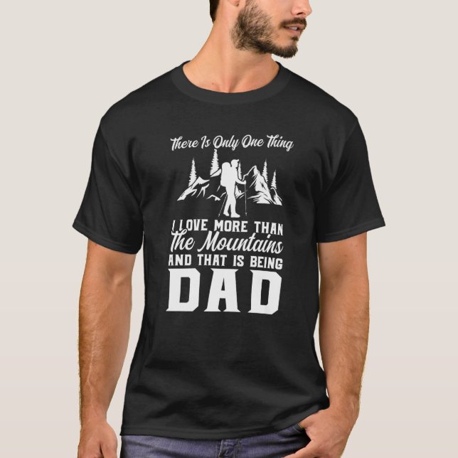 Camiseta There Is Only One Thing Mountains Being Dad Father (Anverso)