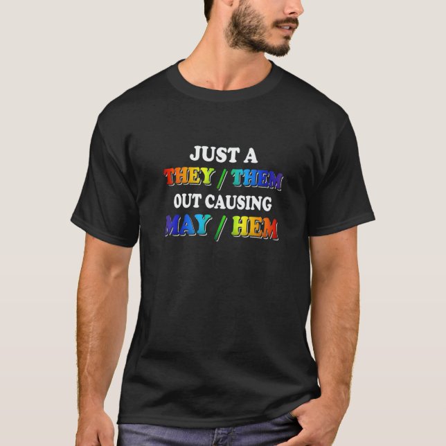 Camiseta TheyThem Causing MayHem  Nonbinary Enby Pride LGBT (Anverso)