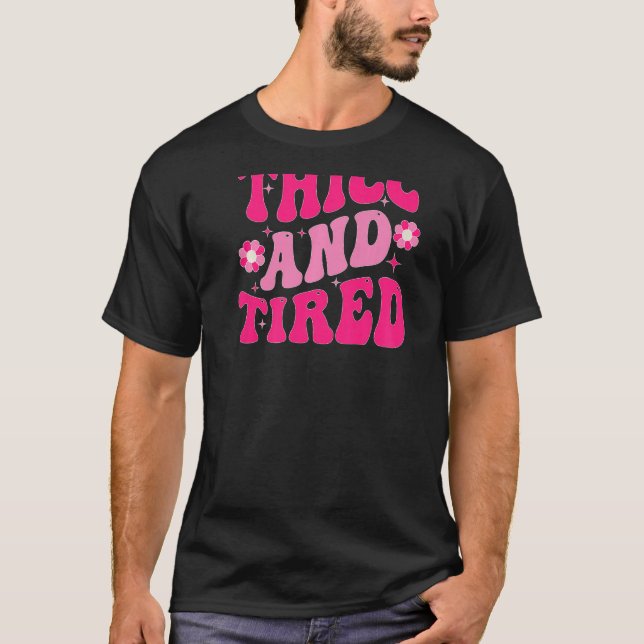 Camiseta Thicc And Tired Saying Groovy Thicc & Tired Women  (Anverso)