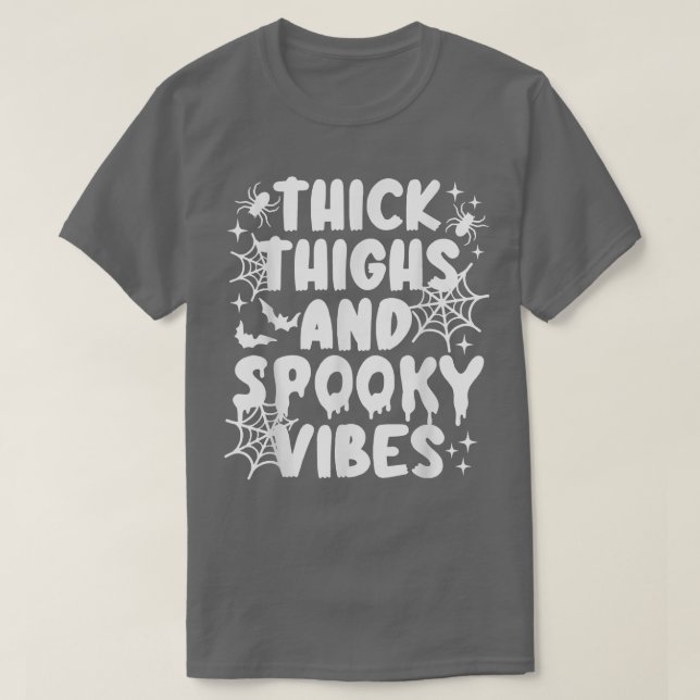 Camiseta Thick Thighs And Spooky Vibes Shirt Funny Hallowee (Diseño del anverso)