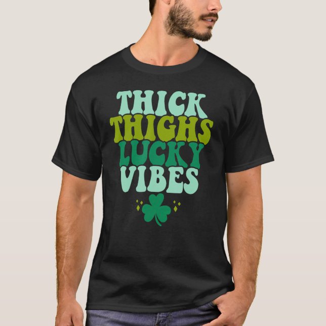 Camiseta Thick Thighs Lucky Vibes Funny St. Patrick's Day C (Anverso)