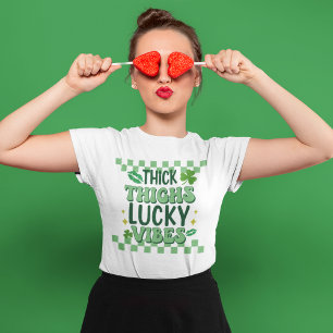 Camiseta Thick Thighs Lucky Vibes St. Patrick's Day