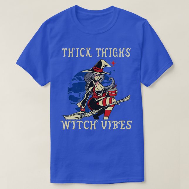 Camiseta Thick Thighs Witch Vibes Ramen Noodle Costume Hall (Diseño del anverso)