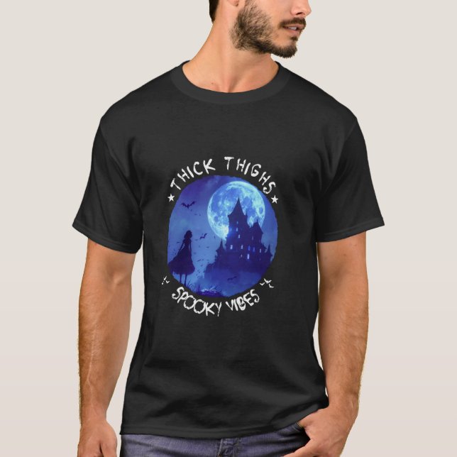 Camiseta Thick Thighy Spooky Vibes Funny Halloween (Anverso)