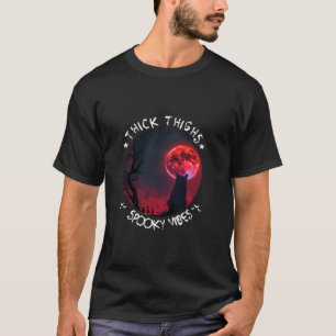 Camiseta Thick Thighy Spooky Vibes Funny Halloween Luna Roj
