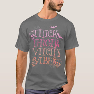 Camiseta Thick Thighy Witchy Vibes Funny Women Witch Hallo