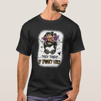 Camiseta Thicks Thighs Spooky Vibes Skull Messy Bun Hallowe