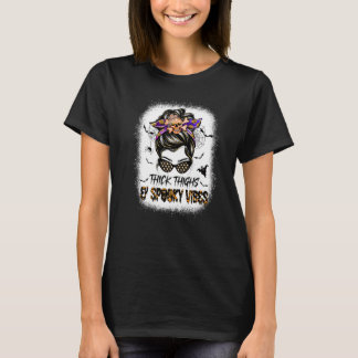Camiseta Thicks Thighs Spooky Vibes Skull Messy Bun Hallowe