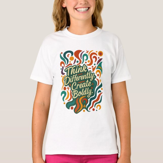 Camiseta Think Differently. Create Boldly. — Fearless Minds (Anverso)