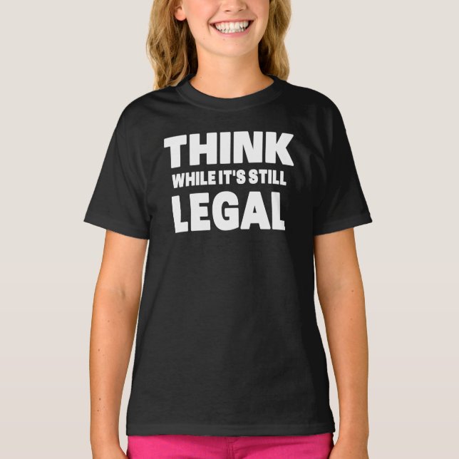 Camiseta Think While It s Still Legal (Anverso)