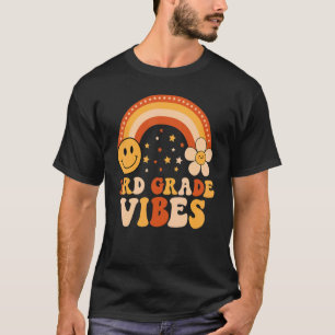 Camiseta Third 3rd Grade Vibes Retro Groovy Rainbow Back To