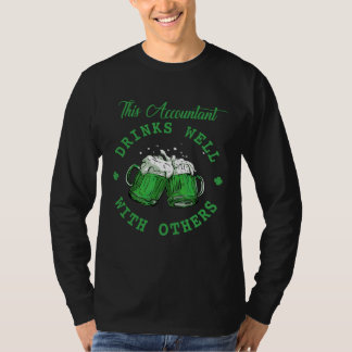 Camiseta This Accountant Drinks Well With Others St Patrick