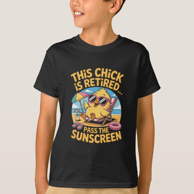 Camiseta This Chick Is Retired P The Sunscreen Funny Beach  (Anverso)