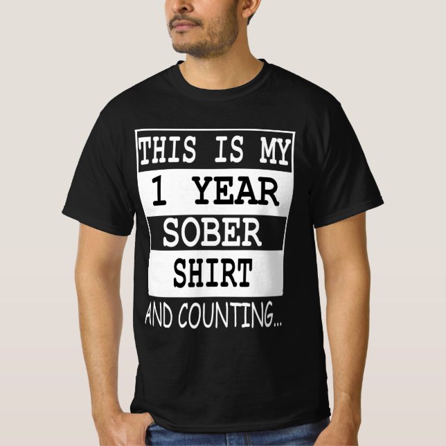 Camiseta this is my 1 year Sober shirt and counting... (Anverso)