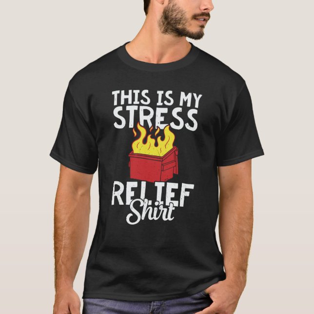 Camiseta This is my stress relief dumpster fire (Anverso)