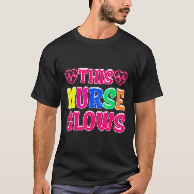 Camiseta This Nurse Glows Nursing Glow Retro  (Anverso)