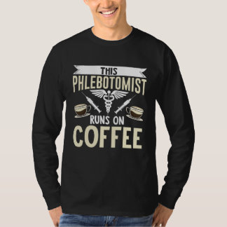 Camiseta This Phlebotomist Runs On Coffee Phlebotomy Tech T