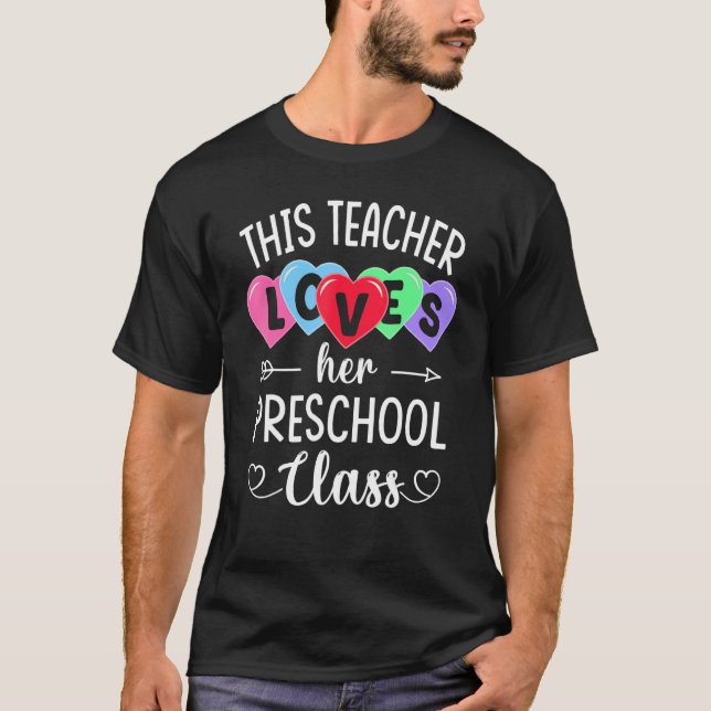 Camiseta THIS TEACHER LOVES HER PRESCHOOL CLASS Shirts Vale (Anverso)