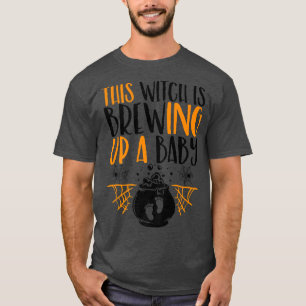 Camiseta This Witch Is Brewing Up a Baby Halloween Pregnant