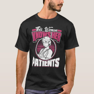 Camiseta This Woman Knows Her Patients Hospital Registered