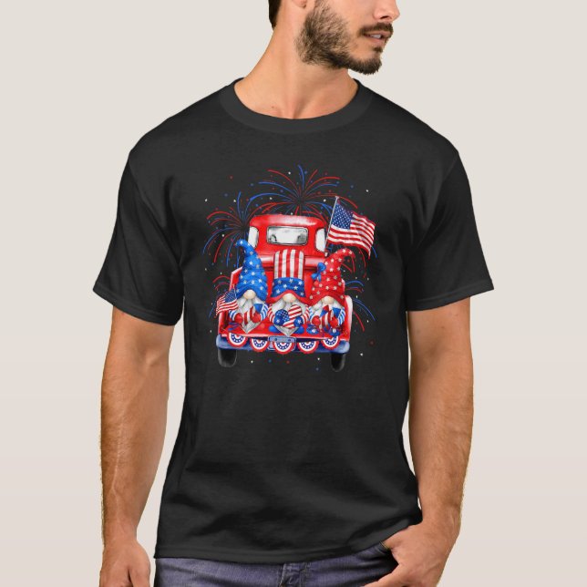 Camiseta Three Gnomes Celebrating Independence Usa Day 4th  (Anverso)